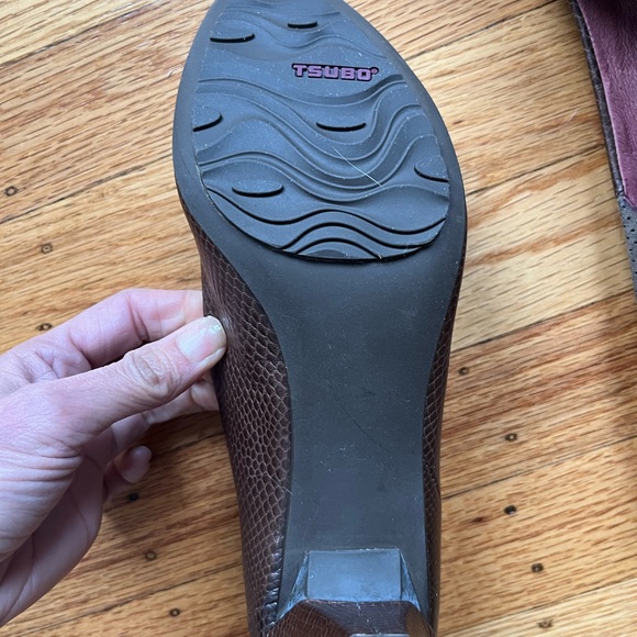 Tsubo Brown Heels with Cushioned Insole and Elegant Design - Picture 5 of 7